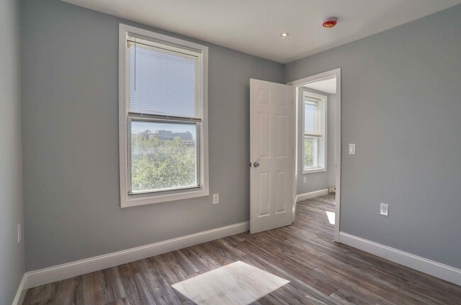 Building Photo - 237 Whiton St