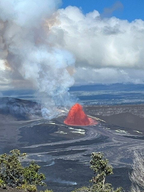 Hawaii Volcanoes National Park is just a mile away - 99-1808 Painiu Loop