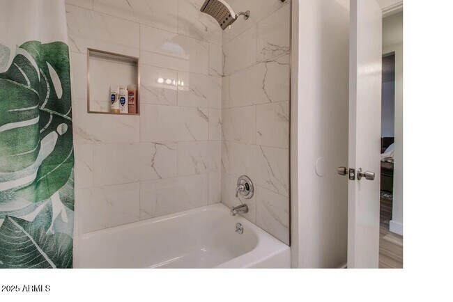 Building Photo - 6809 E Earll Dr
