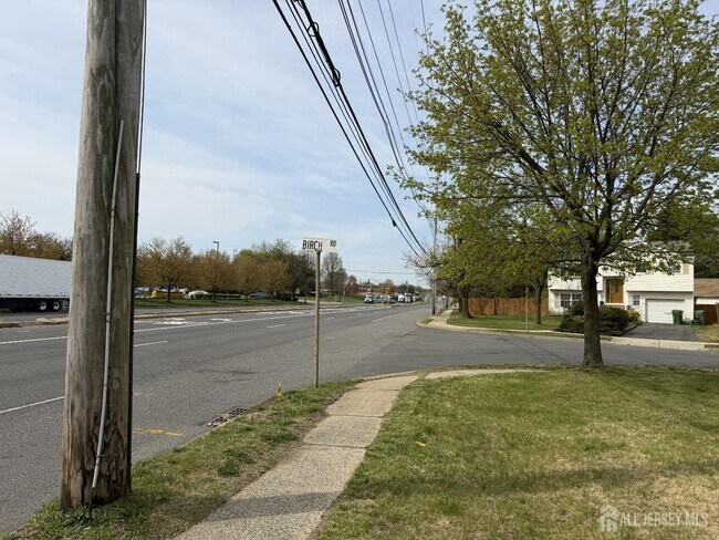 Building Photo - 2729 Woodbridge Ave