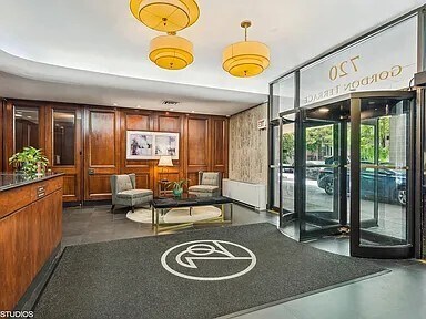 Building Photo - 720 W Gordon Terrace