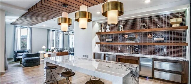 Building Photo - 2928 Oak Lawn Ave