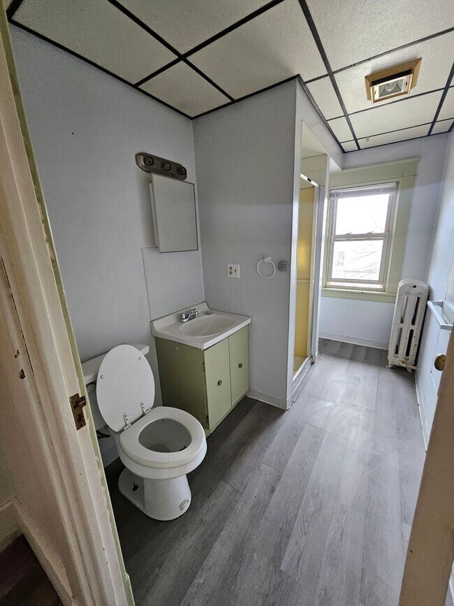 Building Photo - 1062 W 26th St