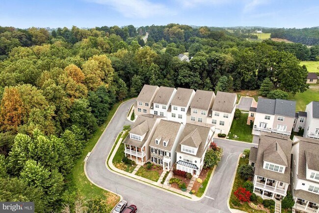 Building Photo - 10214 Nuthatch Dr