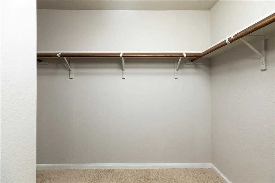Master Closet - 14000 Heidhorn Dr