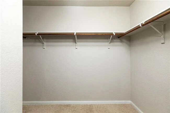 Master Closet - 14000 Heidhorn Dr
