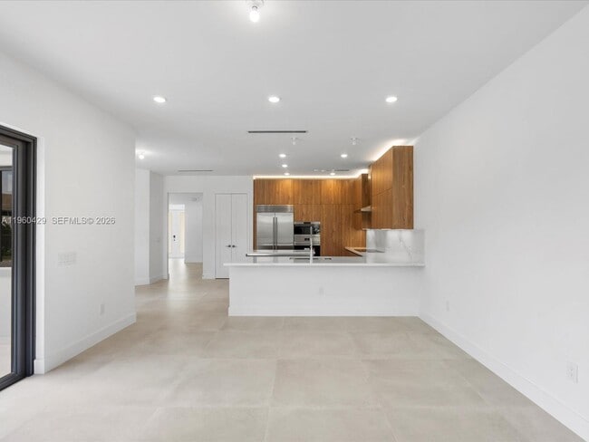 Building Photo - 19701 NE 16th Pl