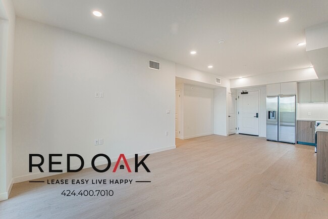 Building Photo - 856 S Gramercy Dr