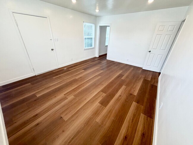 Building Photo - 3109 Walnut Grove Ave