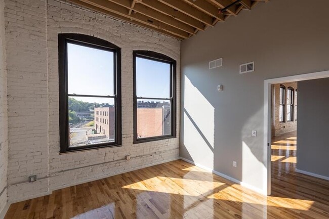Building Photo - 116 N 4th St
