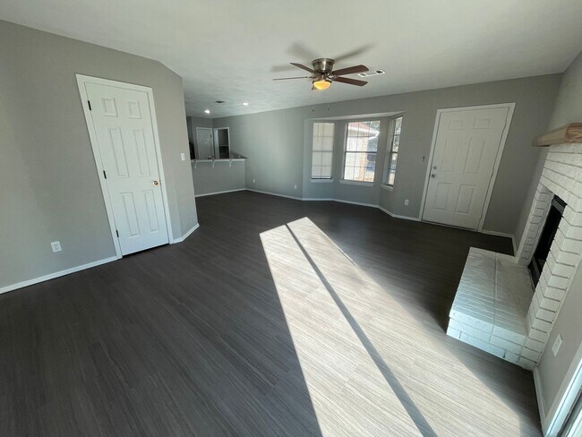 Building Photo - 8512 Southridge Dr