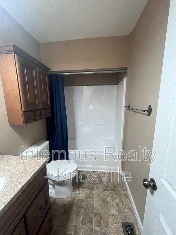 Building Photo - 405 Iroquois Ln