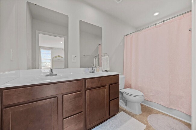 Building Photo - 160 Day Song Ct