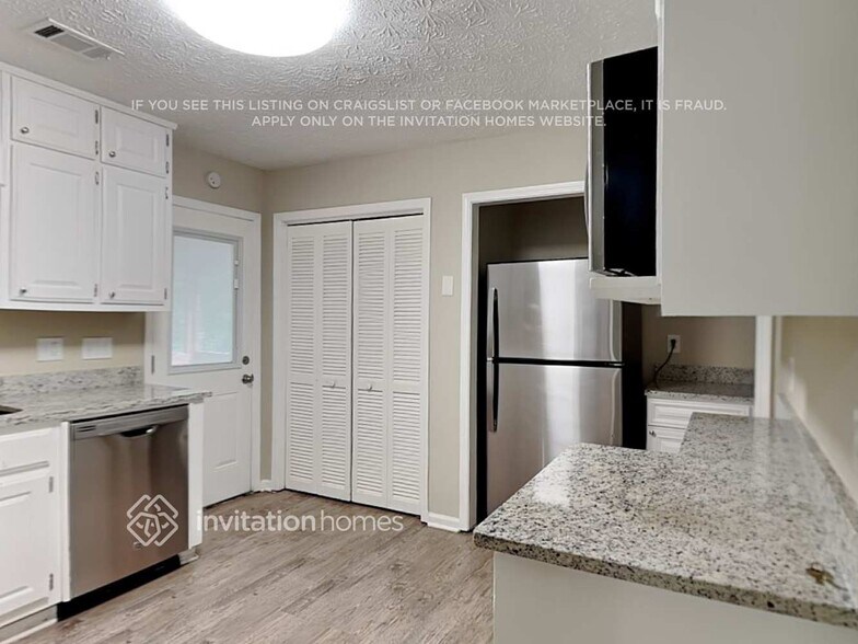 Building Photo - 4433 Wallace Cir SW