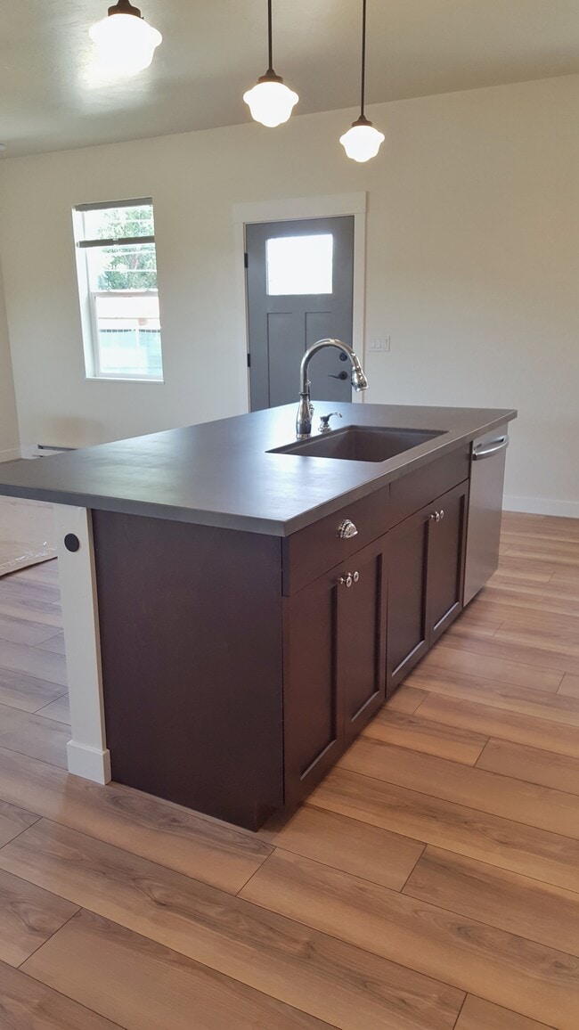 Building Photo - 501 S 12th St