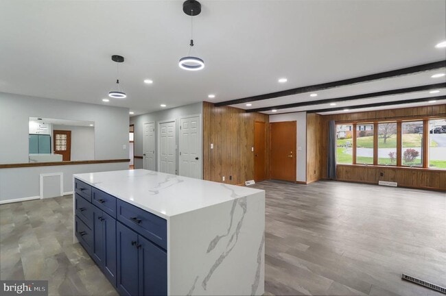 Building Photo - 5 Orchard Pl