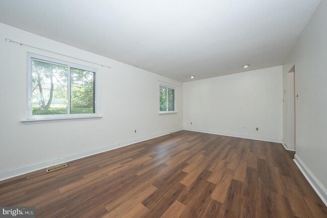 Building Photo - 301 Hanover Ct