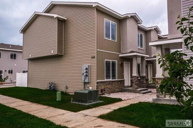 Building Photo - 702 S Saturn Ave
