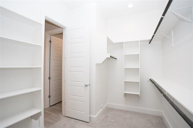 Building Photo - 3018 Sunridge Dr