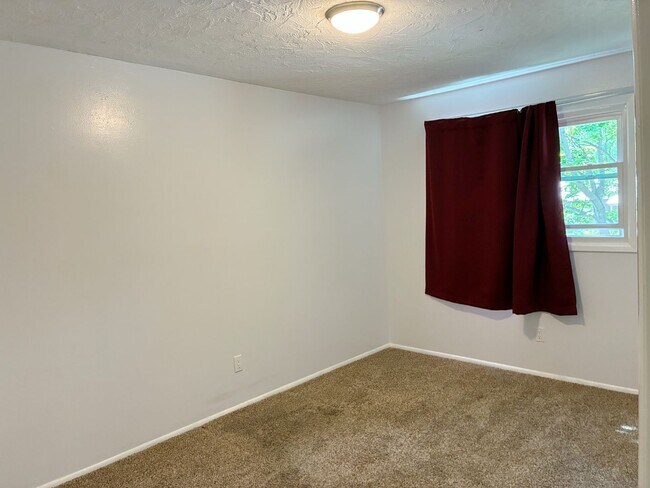 Building Photo - Spacious 5 Bed, 3 Bath Home for Rent in Idaho Falls!