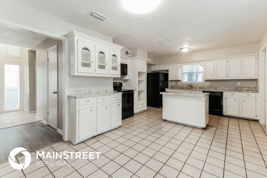 Building Photo - 15322 Parkville Dr