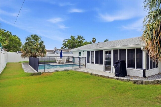 Building Photo - 6309 Flamingo Dr