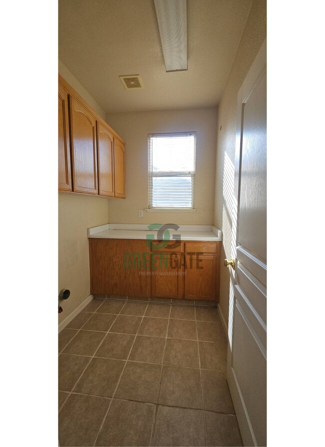 Building Photo - Spacious 4 Bedroom in Manteca!!! Ready