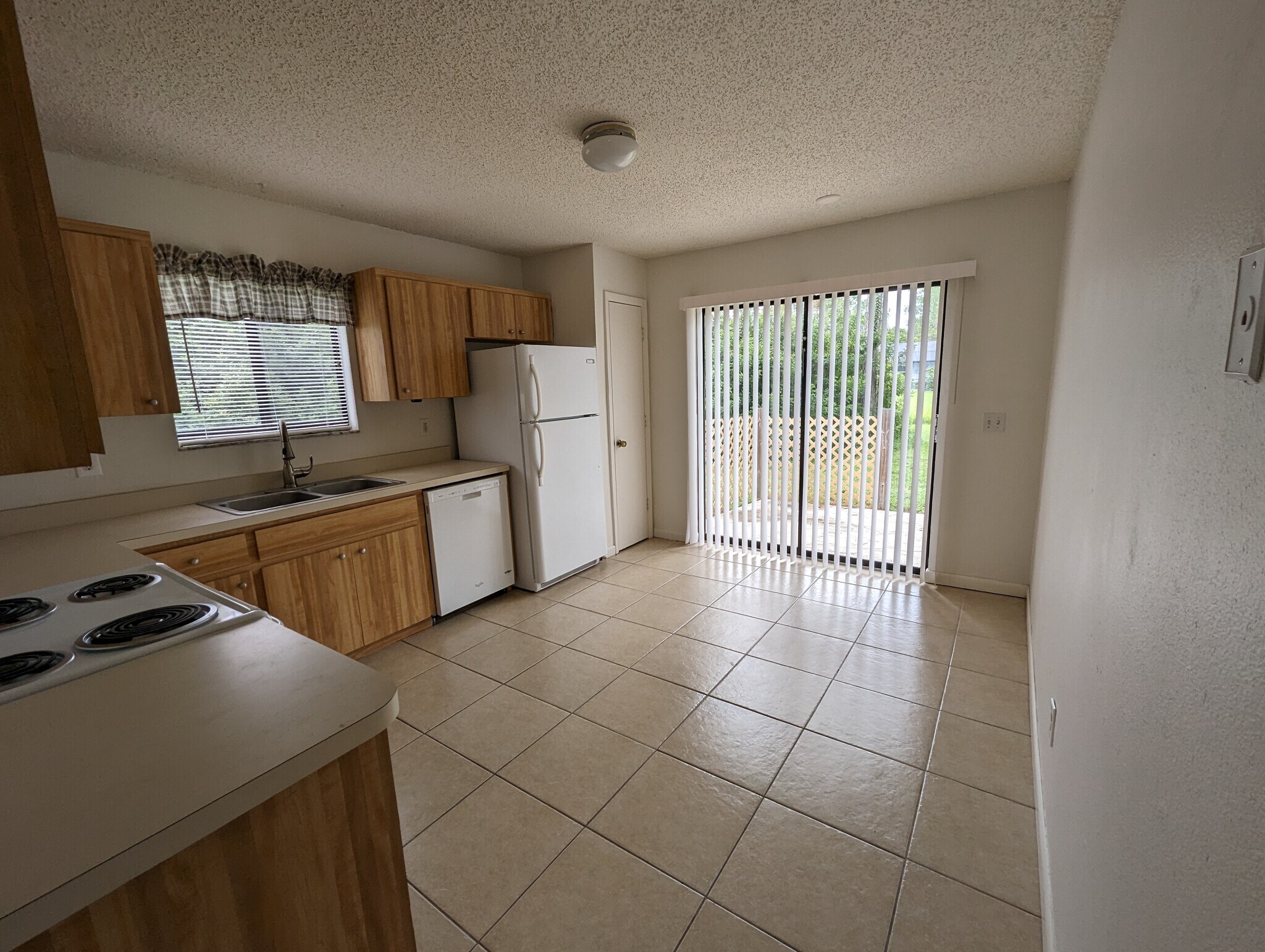 Kitchen towards backyard - 3740 Giblin Dr