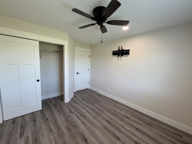 Building Photo - Brand New Hayden Townhome