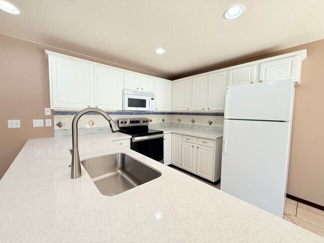 Building Photo - Beautiful 3 Bedroom Beaverton Home with New Carpet and Large Fenced in Backyard!