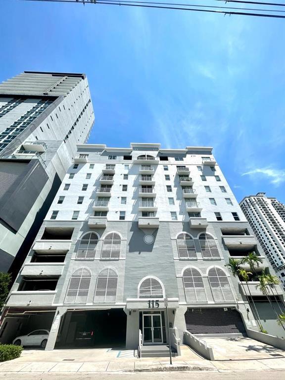 Building Photo - 115 SW 11th St