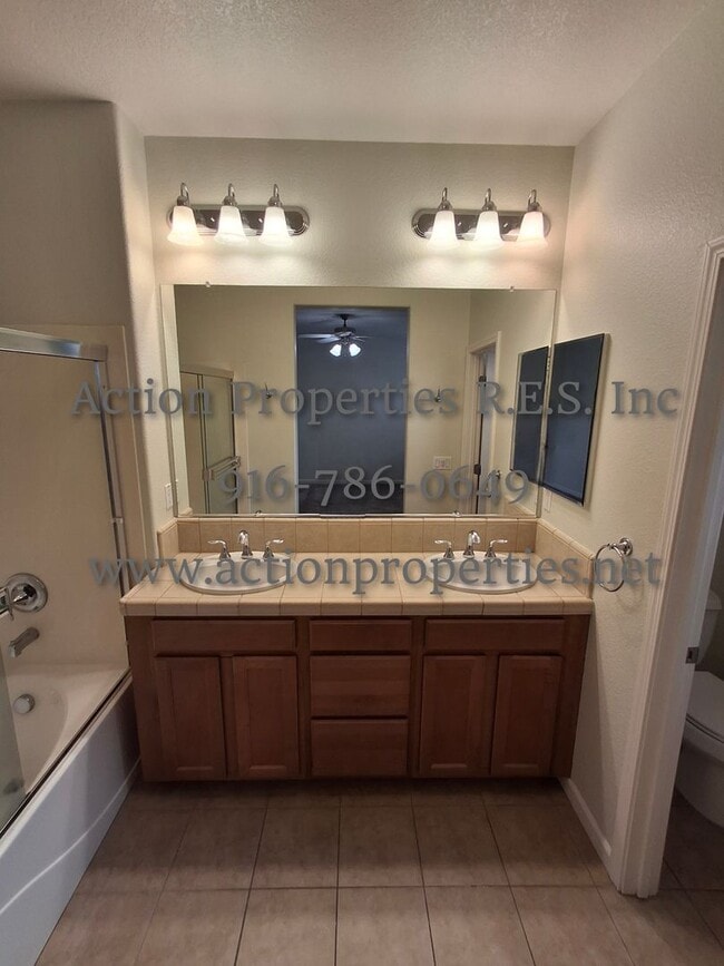 Building Photo - 2308 Las Palomas Loop