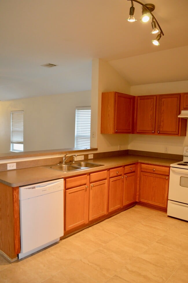 Building Photo - 304 Cattle Run