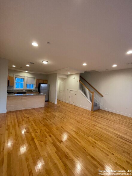 Building Photo - 108 2nd St