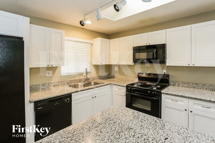 Building Photo - 9214 N 36th Dr