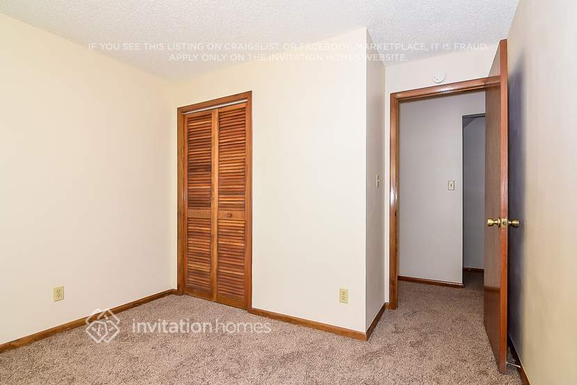 Building Photo - 10207 N Hyaleah Rd