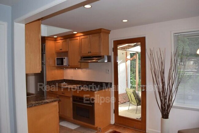 Building Photo - 4421 29th Ave W