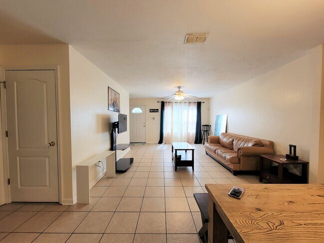 Building Photo - Large 4 bedroom town home with ceramic tile for rent right away for $1650