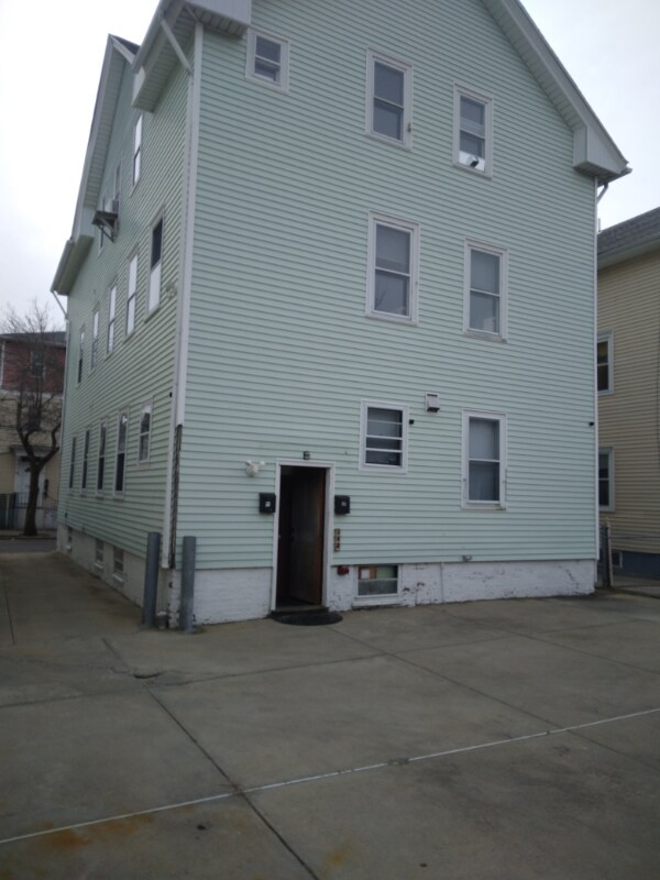 Building Photo - 91 Penn St