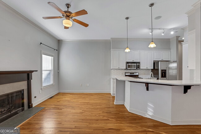 Building Photo - 225 Carlyle Park Dr