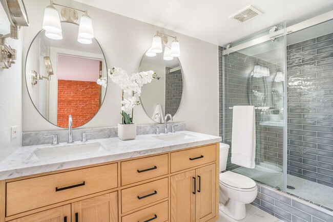 Building Photo - 1439 S Michigan Ave