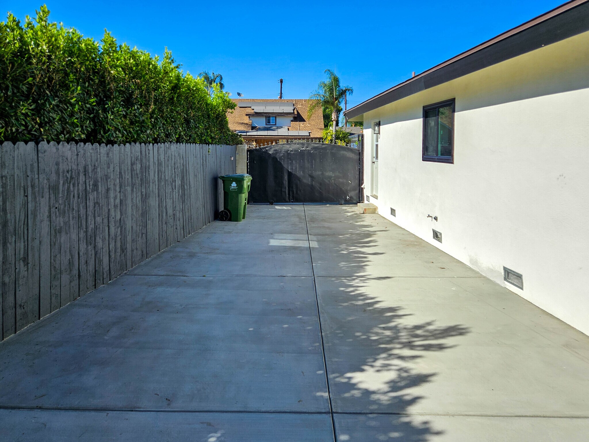 Building Photo - 12948 Lull St