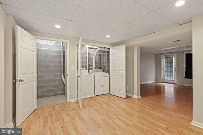 Building Photo - 321 Copperfield Ln