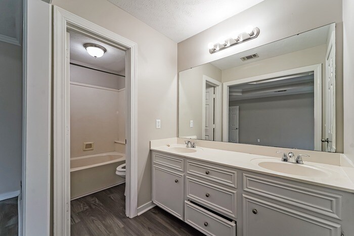 Building Photo - 107 Whitewood Ln