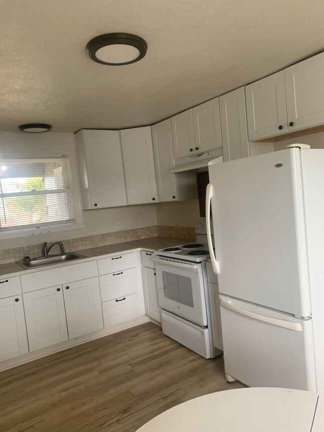 Building Photo - Good connections make all the difference