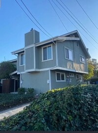 Building Photo - Charming 1 Bedroom/1 Bath Apartment