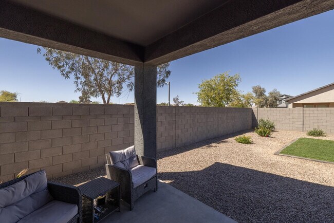 Building Photo - 36354 W San Clemente Ave