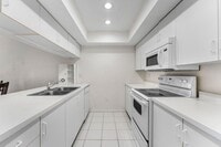 Building Photo - 170 Waterside Dr