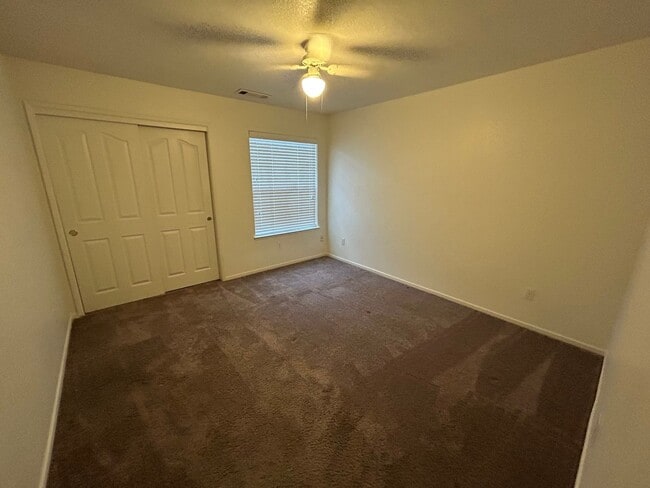 Building Photo - 4 bedroom home