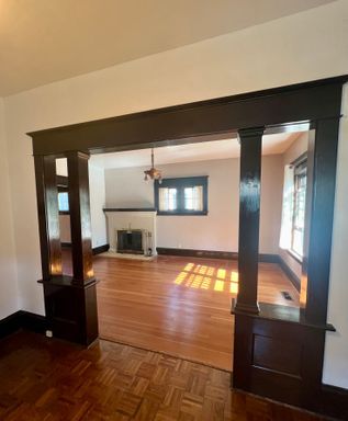 Building Photo - Beautiful 3 Bedroom Home in the Heart of Q...